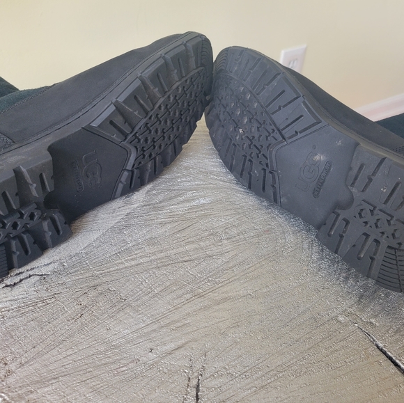 Mens UGG winter boots. - Picture 4 of 6